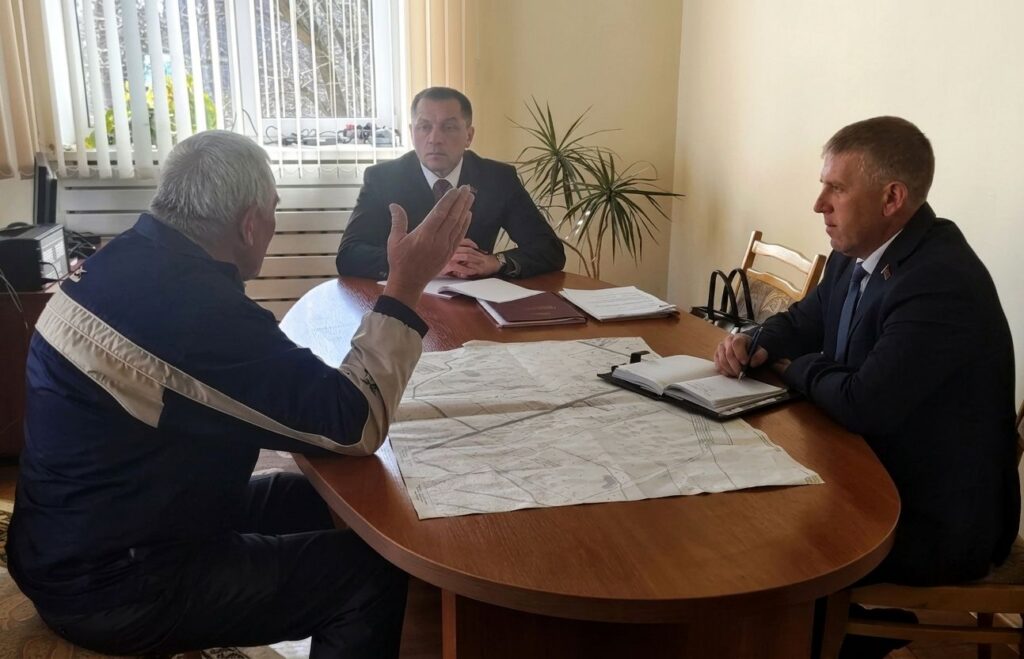 С какими вопросами на прием к депутату парламента Андрею Лису обратились жители Станьковского сельсовета