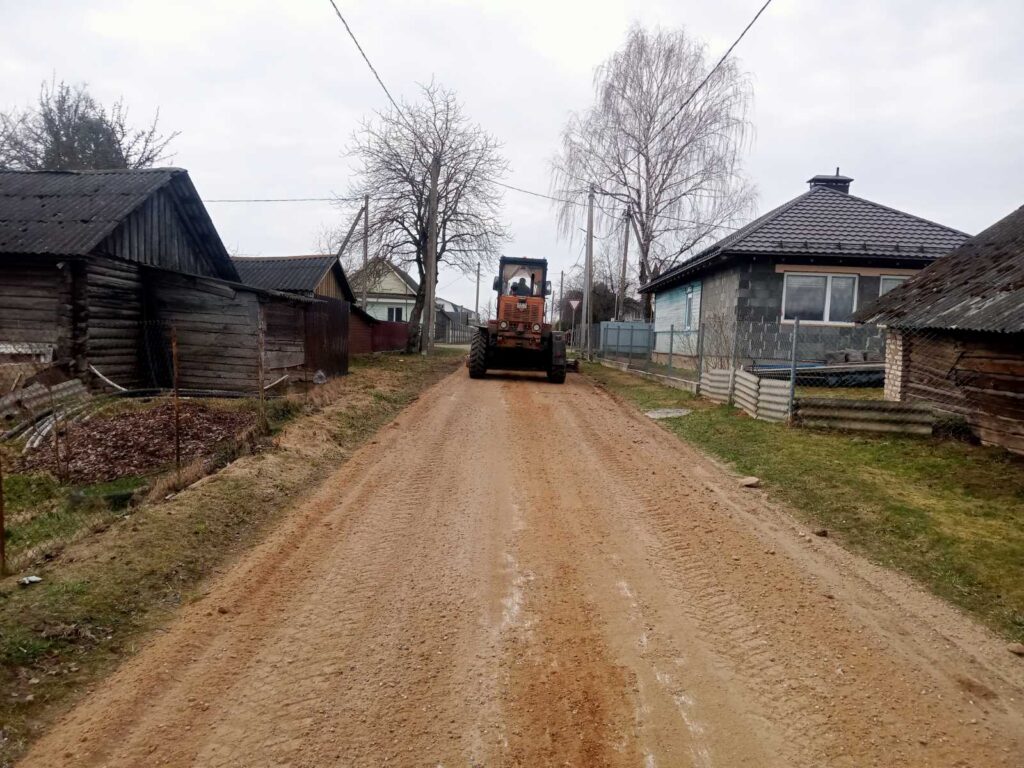 В Станьковском сельсовете приводят в порядок улицы, пешеходные зоны и кладбища к Радонице
