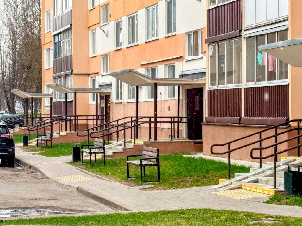 Можно ли высаживать клумбы и палисадники на придомовых территориях — отвечают специалисты