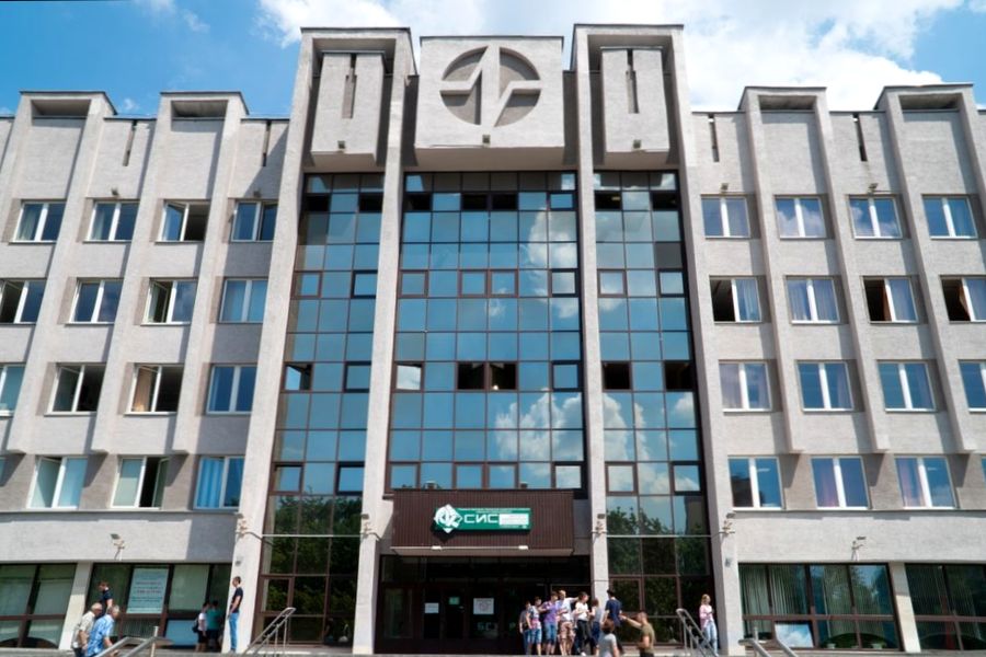 В БГУИР в этом году бюджетных мест для первокурсников будет больше, платных — меньше — ректор