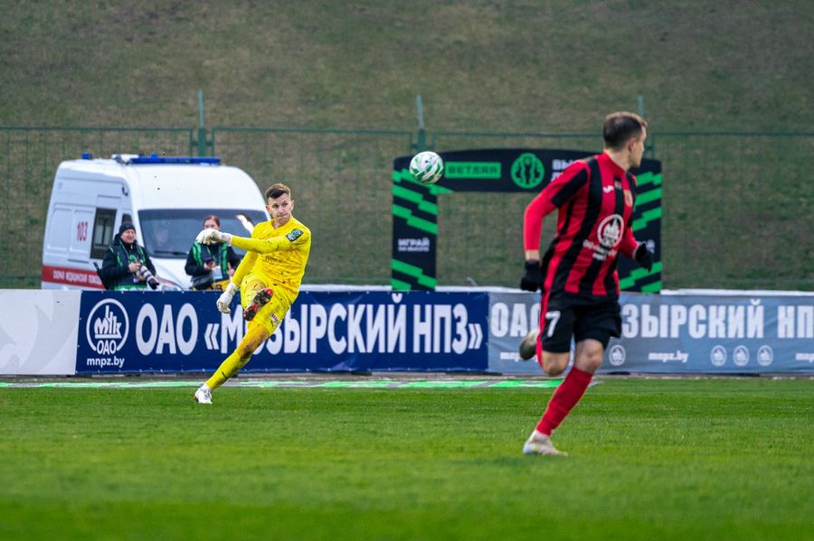 Четвертое место «Арсенала» и борьба на два фронта «Единства»: итоги футбольных выходных на Дзержинщине