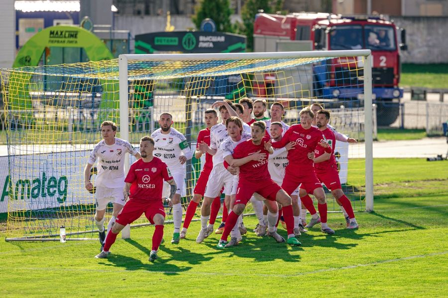 «Арсенал» идет в чемпионском ритме, молодежь не отстает: итоги футбольных выходных для Дзержинска