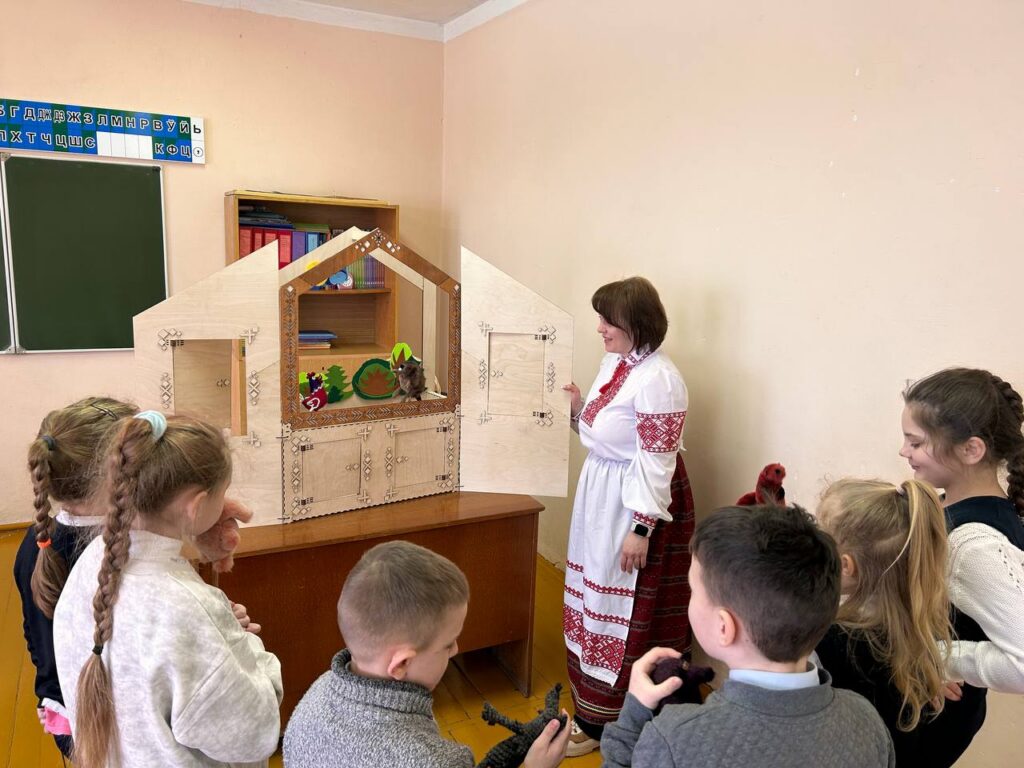 У истоков чуда: как в Дзержинском районе возрождают кукольный театр — батлейку