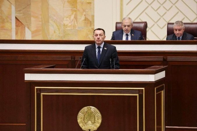 Вопросы безопасности, бюджет и помощь в решении проблем избирателей: депутат Андрей Лис отчитался о работе за год