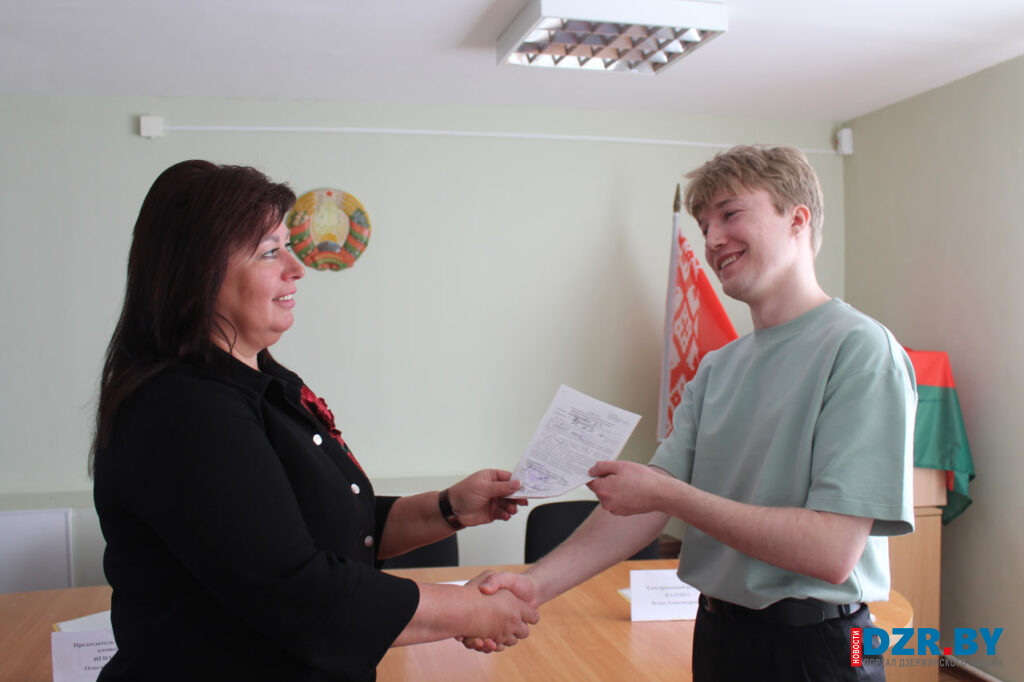 Служба начинается весной. 32 дзержинских призывника готовятся к отправке в войска