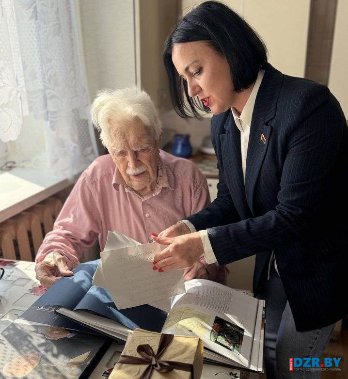 Представители водоканала Дзержинского района побывали в гостях у 99-летнего ветерана войны Иосифа Рубаника