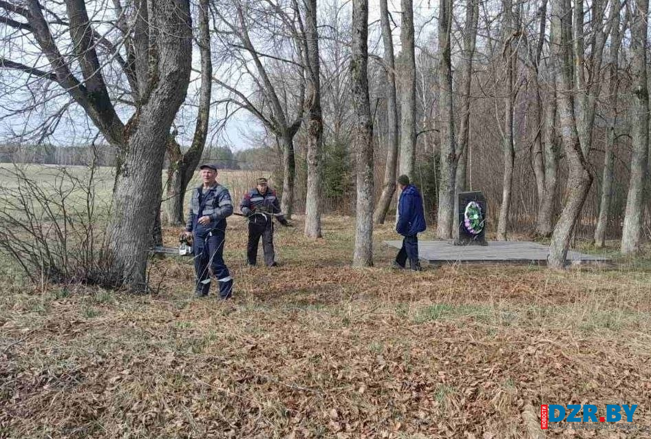 В деревнях Малые Гороховищи и Любожанка привели в порядок воинские захоронения