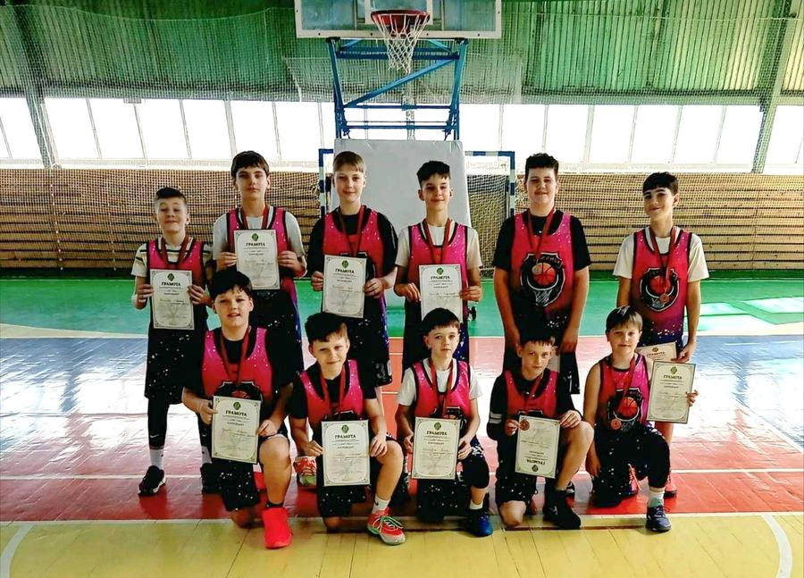 Юные баскетболисты Дзержинского района взяли бронзовые медали на первенстве Минской области в Логойске