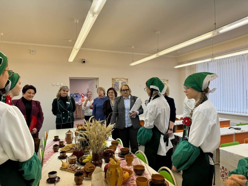 Республиканский семинар по трудовому обучению прошел в средней школе № 2 г. Фаниполя