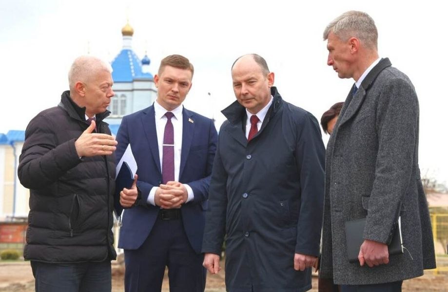 Уличный апгрейд, муралы вместо серых стен и новые знаки на въезде: как Дзержинск готовится к «Дажынкам»