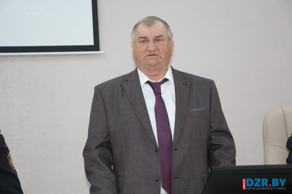 Пример для молодежи. В Дзержинском РОВД с 80-летием поздравили майора милиции в отставке Михаила Липая