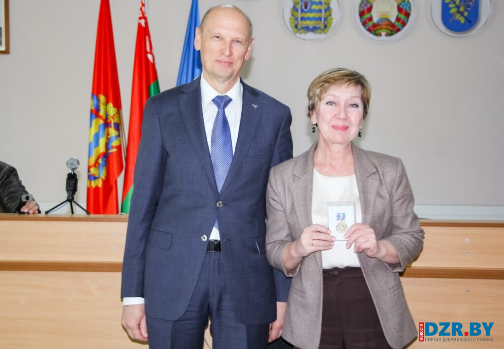 Глава Белорусского фонда мира наградил медиков Дзержинской ЦРБ и помог дооснастить палаты для ветеранов