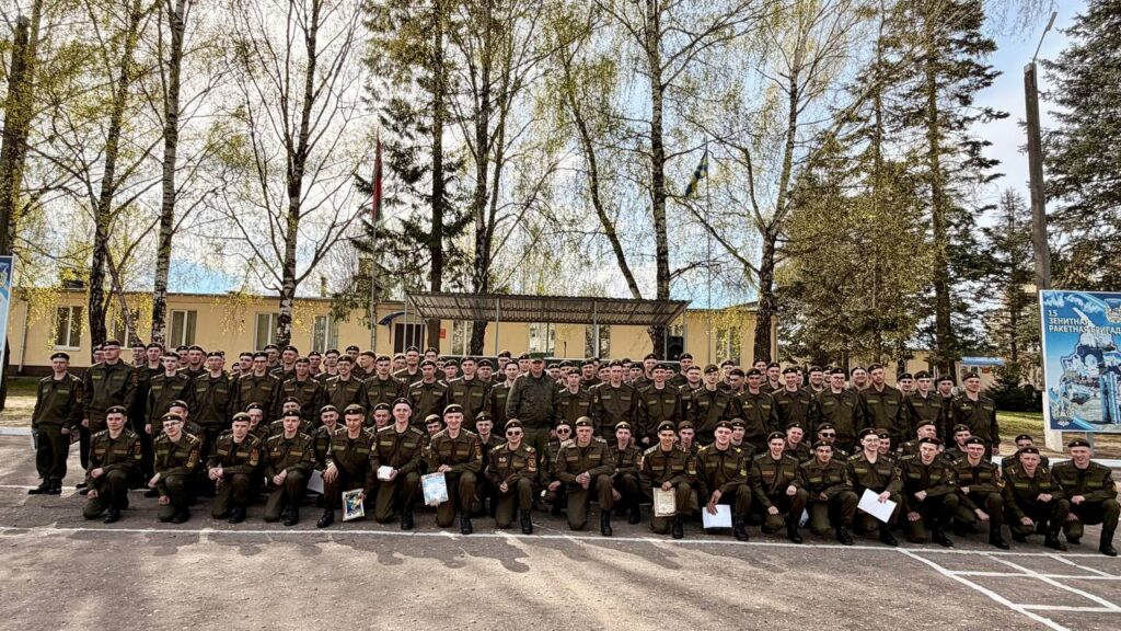 В 15 зенитной ракетной бригаде проводили в запас солдат и сержантов, отслуживших установленный срок