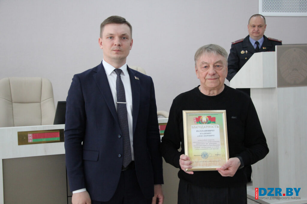 «Страха не было, была работа»: ликвидаторы Чернобыля получили награды в Дзержинском РОВД