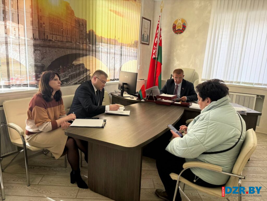 От асфальта до бани. Генеральный директор ЖКХ Минской области провел прием граждан в Дзержинске