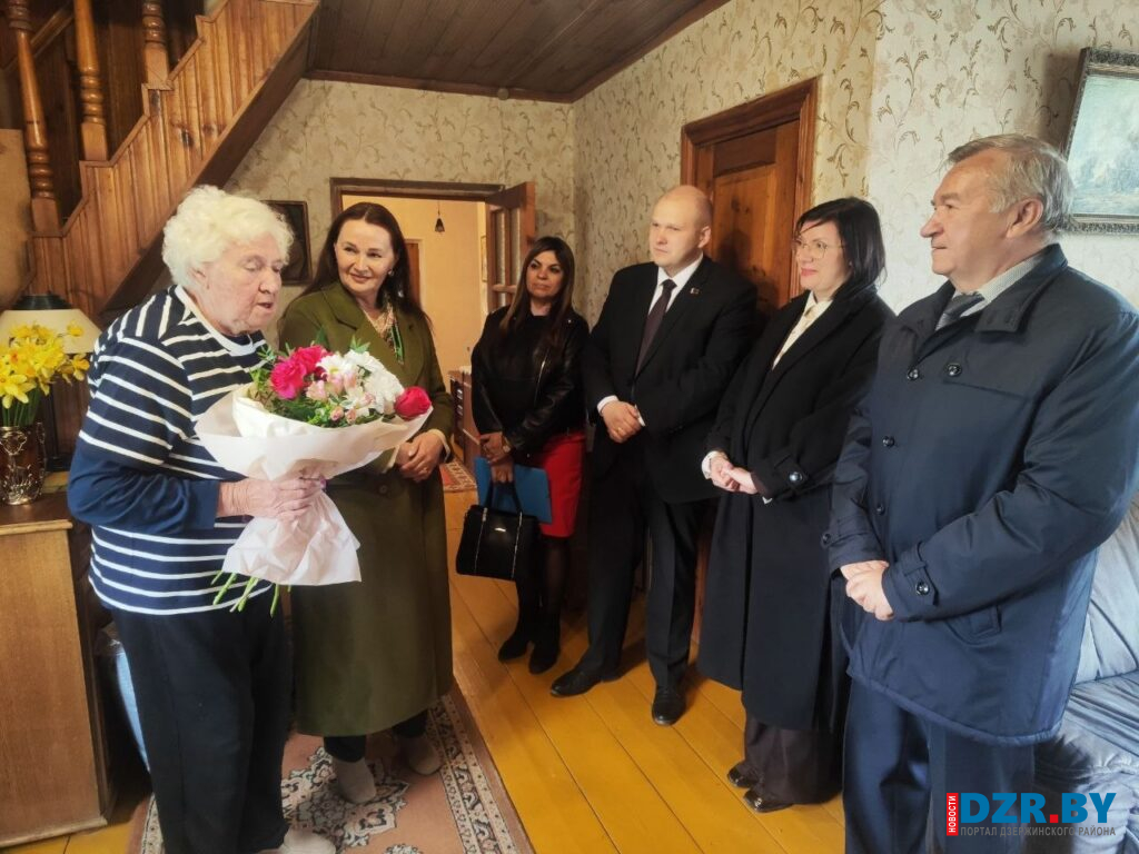 Областные профсоюзы поздравили дважды орденоносного ветерана кооперативного движения Анну Якимову