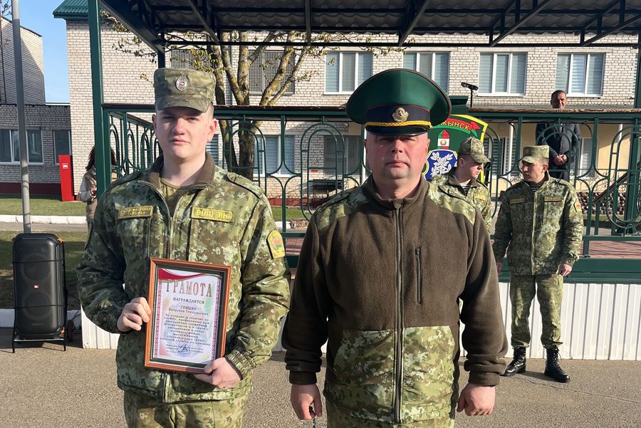 В войсковой части 1463 торжественно проводили военнослужащих в запас