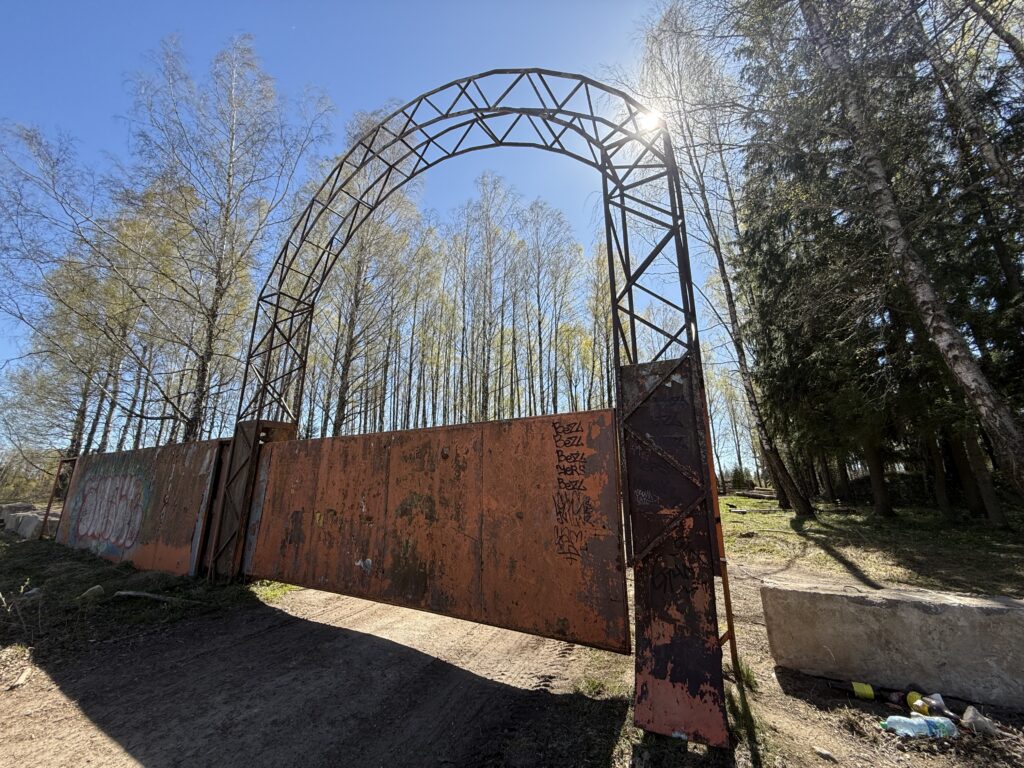 Территория бывшего счастья: что осталось от парка приключений в Дзержинском районе?
