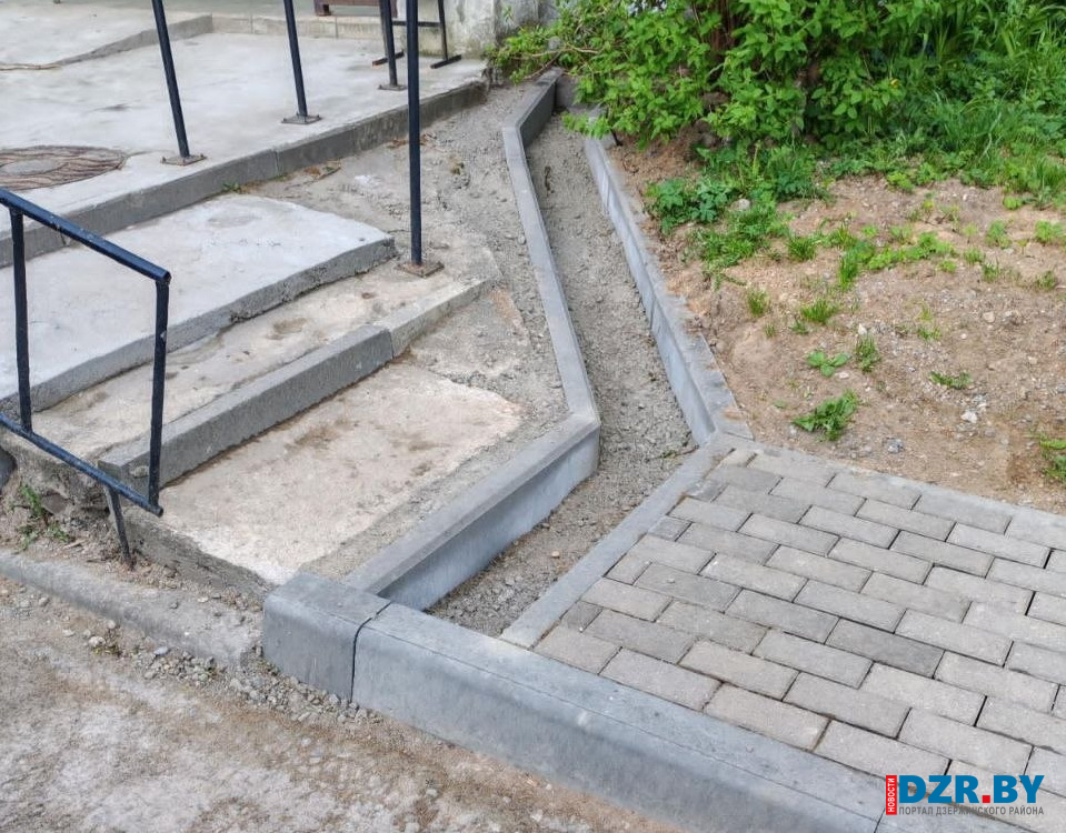 Жительница Дзержинска пожаловалась на ливневку, которая не работает из-за бордюра