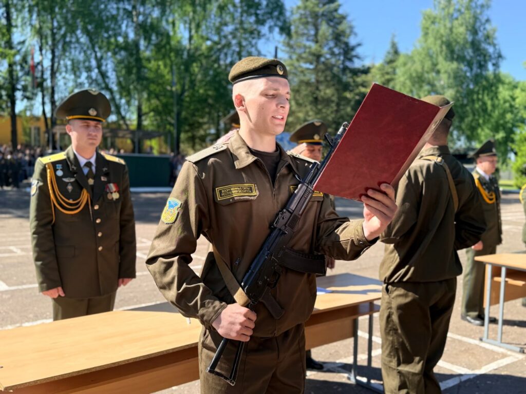 Верны традициям: в Фаниполе более 230 новобранцев приняли Военную присягу
