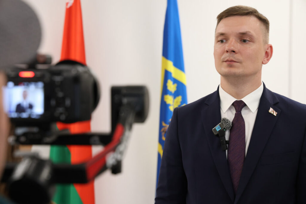 «Простаивать не будет». Глава Дзержинского района — о судьбе новой площади и 2200 новых растений