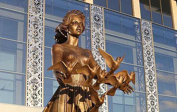 Дзержинский райисполком объявил конкурс на создание городской скульптуры к Году белорусской женщины