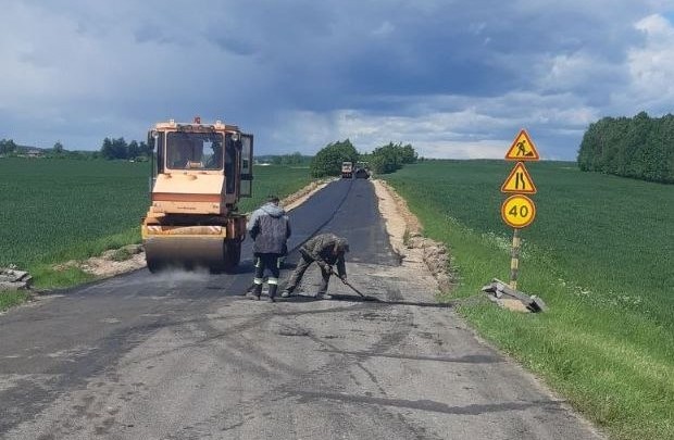 Долгожданное обновление. В д. Уса идет асфальтирование дорог