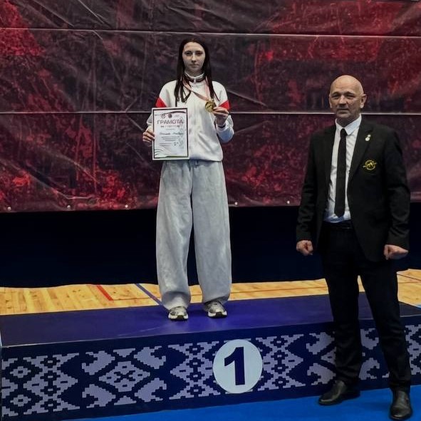 13-летняя спортсменка из Дзержинского района завоевала золото чемпионата Беларуси по кикбоксингу