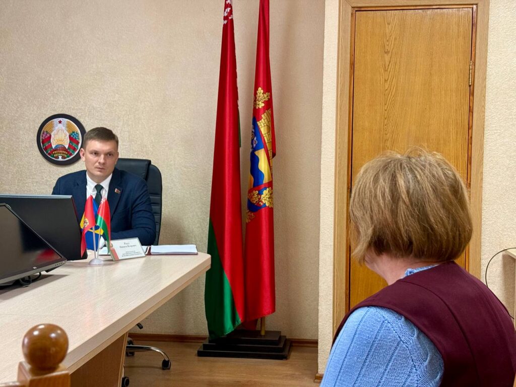 Никита Реут провел личный прием граждан: от дорожных проблем до земельных споров