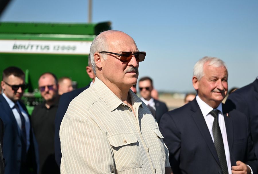 Президент потребовал вовремя выплачивать зарплату сельским труженикам
