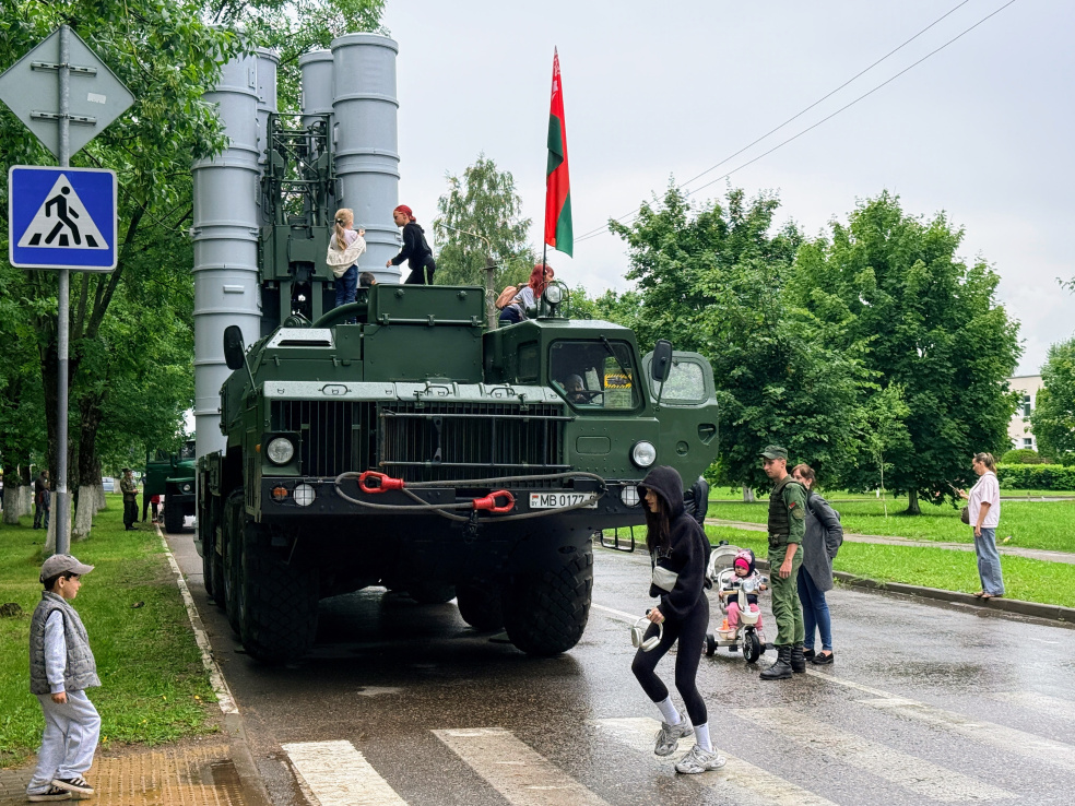 Дождь не помеха: Фаниполь отметил День зенитных ракетных войск армейской мощью и культурной программой