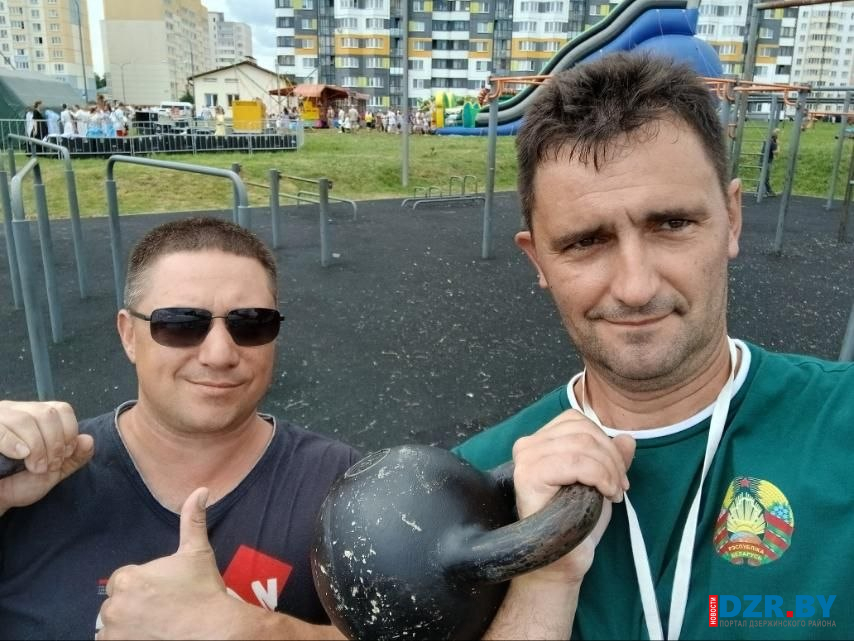 880 секунд непрерывного рывка. Как станьковские «Непоседы» приобщали гостей праздника к гиревому спорту