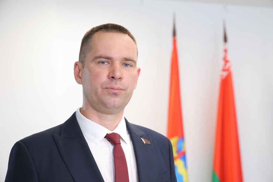 Прямую линию 15 августа проведет председатель Дзержинского районного Совета депутатов Евгений Скоробогатый