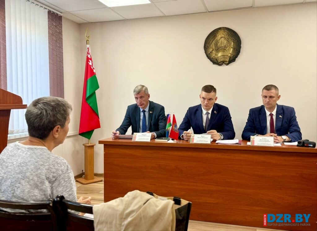 Глава района провел выездной прием граждан в Негорельском сельсовете: какие вопросы решали