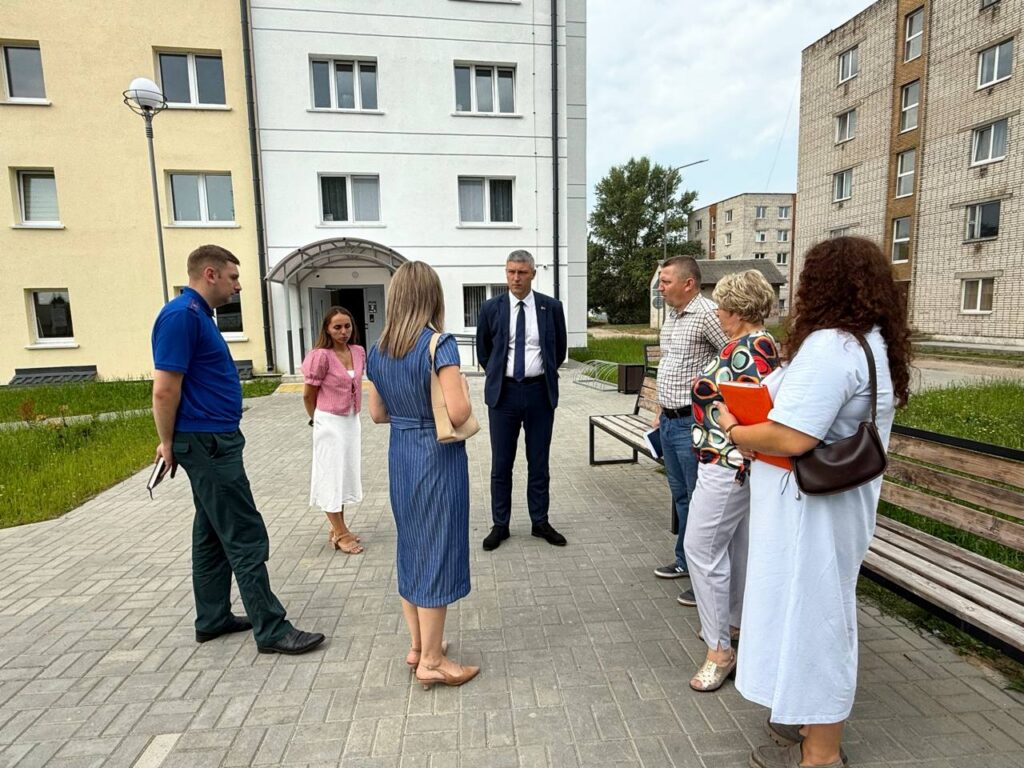 В Дзержинском районе проверили ведомственные общежития: как готовятся к приёму молодых специалистов