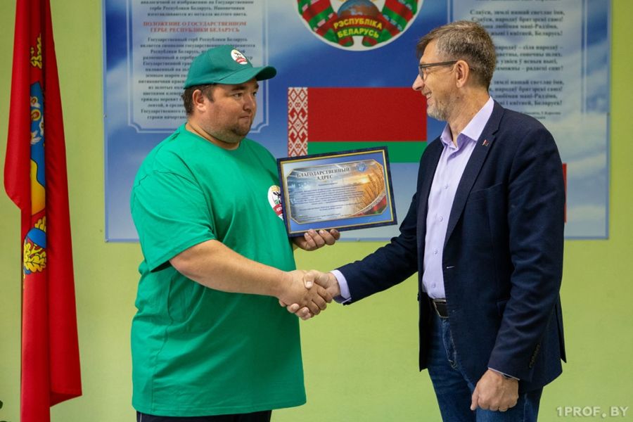 Профсоюзы продолжают чествовать лидеров уборочной-2026 в Дзержинском районе