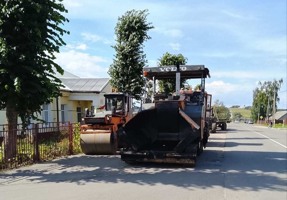 В Фанипольском сельсовете продолжается строительство пешеходных дорожек