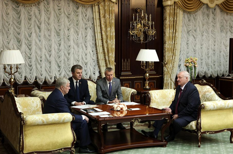 Политика многовекторности никак не отдаляет Беларусь от России — Президент