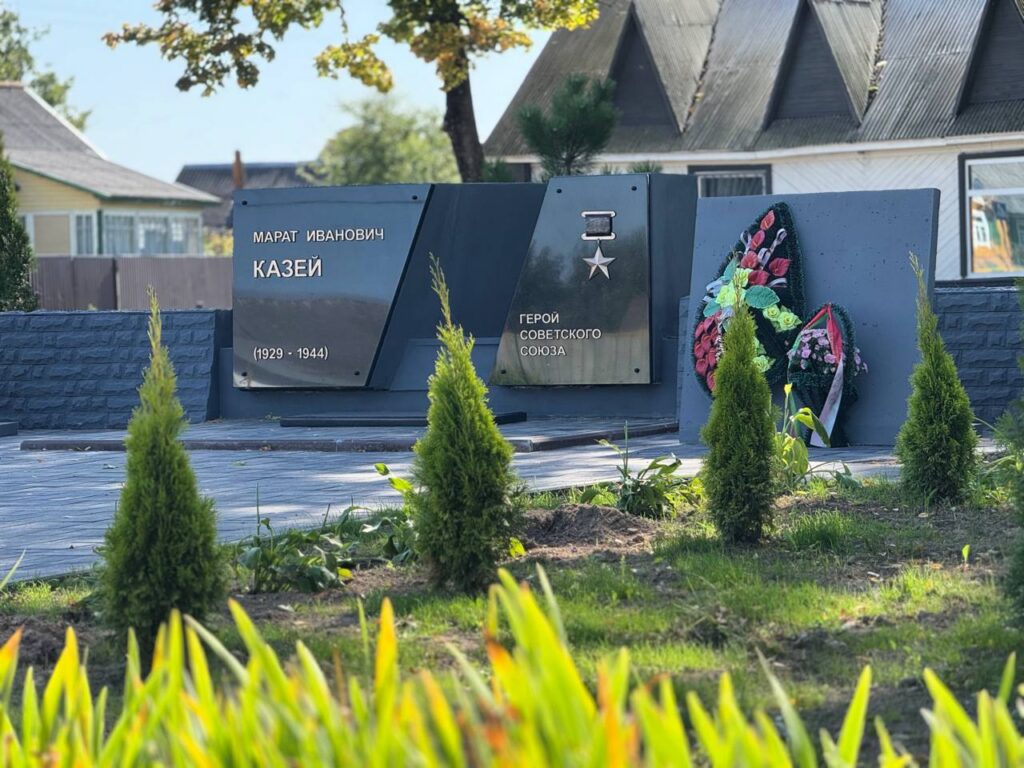 В Станьково завершают реконструкцию мемориала Марата Казея