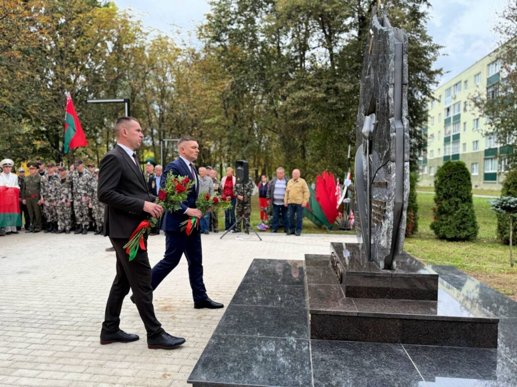 «Наша память, застывшая в камне.». В Дзержинске открыли памятный знак воинам-интернационалистам