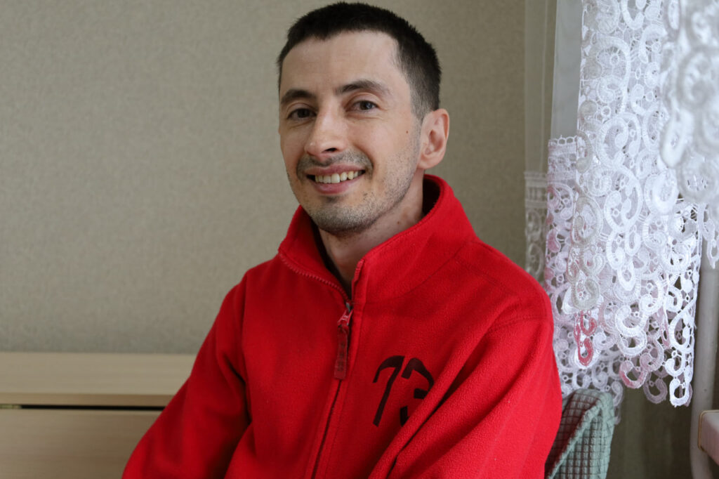 Как молодой горожанин с ограниченными возможностями организовал в Дзержинске высадку редких деревьев