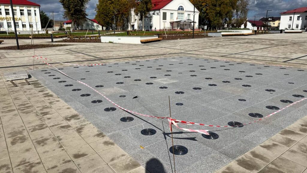 Разбитый фонтан, слепой заяц и разоренные клумбы: как Дзержинск устраняет последствия праздника