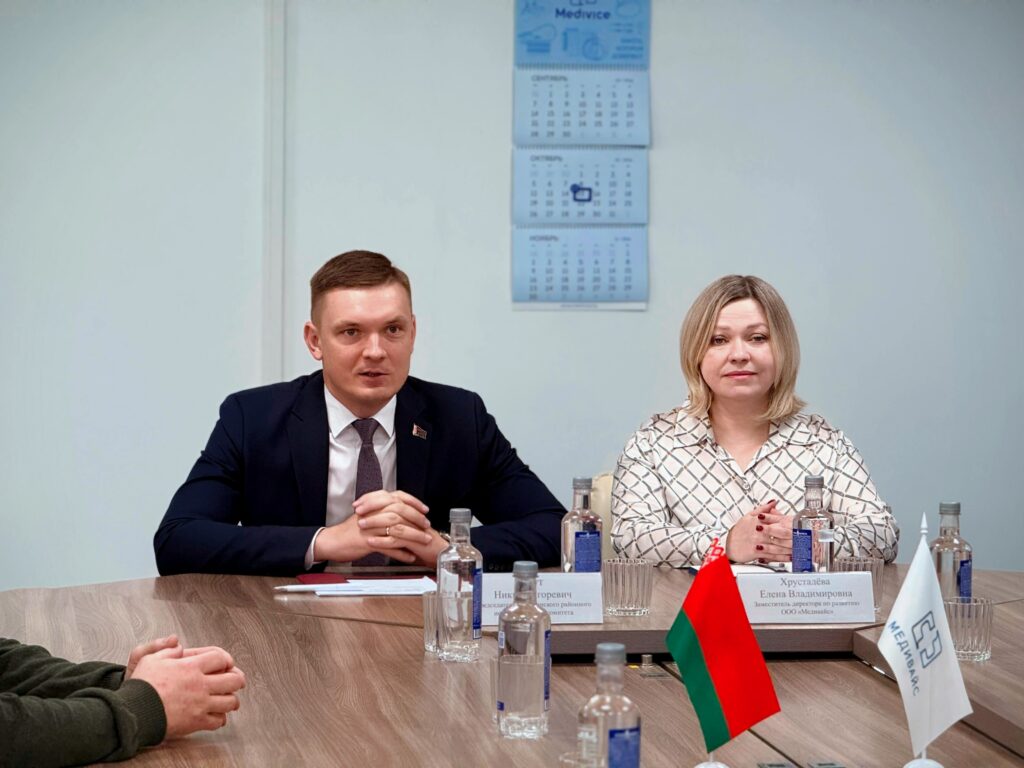 Традиционные ценности и развитие района: Никита Реут встретился с коллективом «Медивайс» в Фаниполе