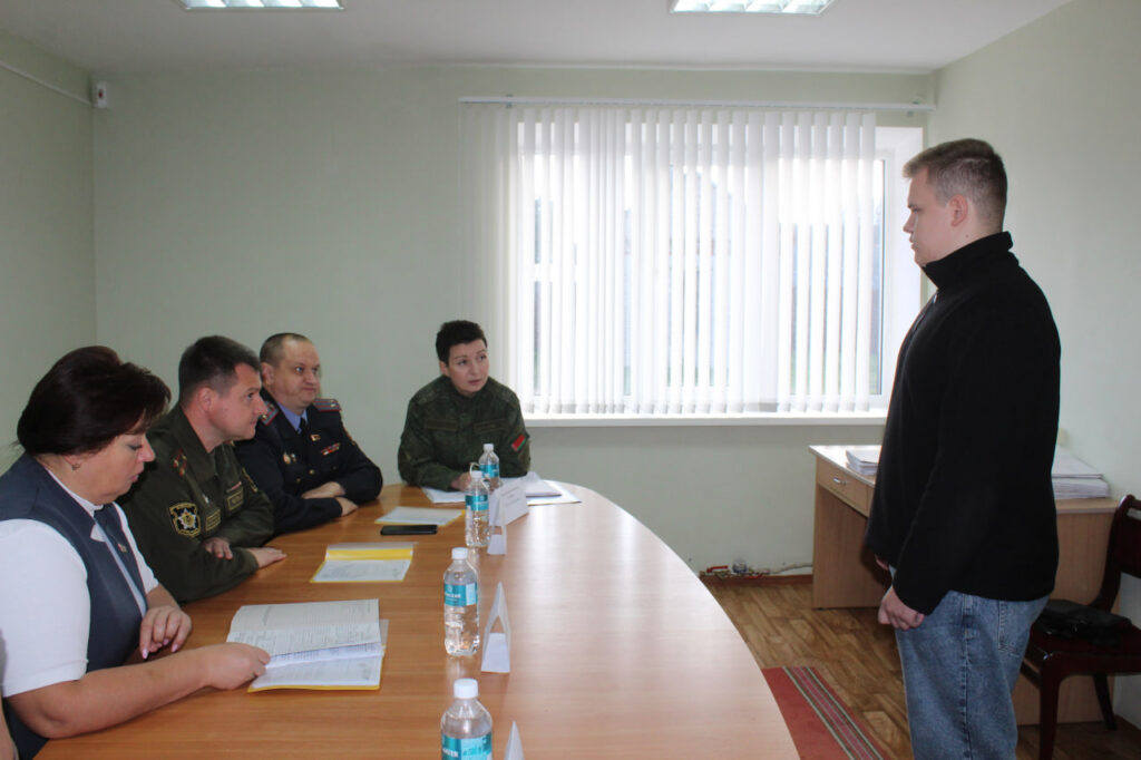 Новобранцы Дзержинского района узнали, где будут служить