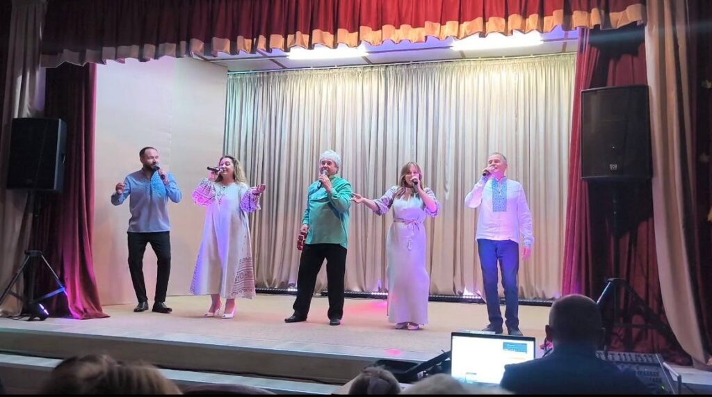 В Петковичах культура и школа организовала совместный концерт в рамках Недели родительской любви
